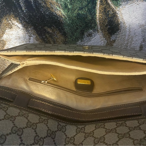 Gucci multi purpose classic purse! Authentic!! Clean, non smoking home. - Picture 8 of 13